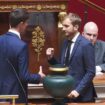 Présidence de l’Assemblée nationale : Un député fait un « pierre, feuille, ciseaux » face à l’assesseur du RN